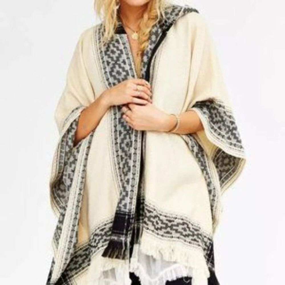 ECOTE Poncho Women's One Size Aztec Western Country Oversized Cozy Boho Fringe